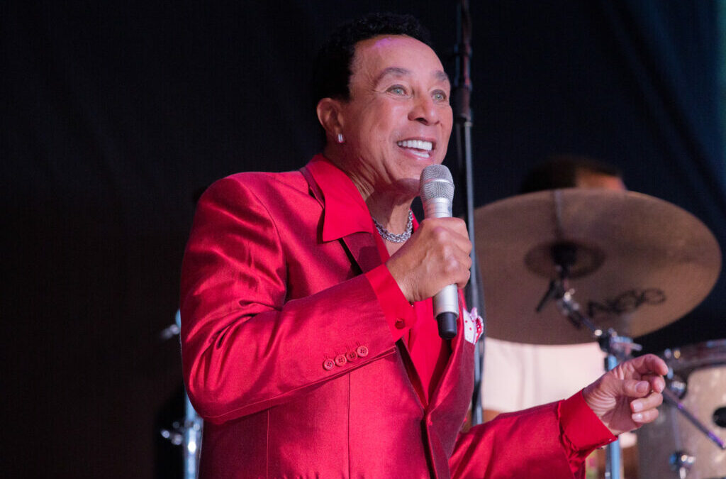 Smokey Robinson And John Fogerty To Be Acknowledged At The American Music Honors