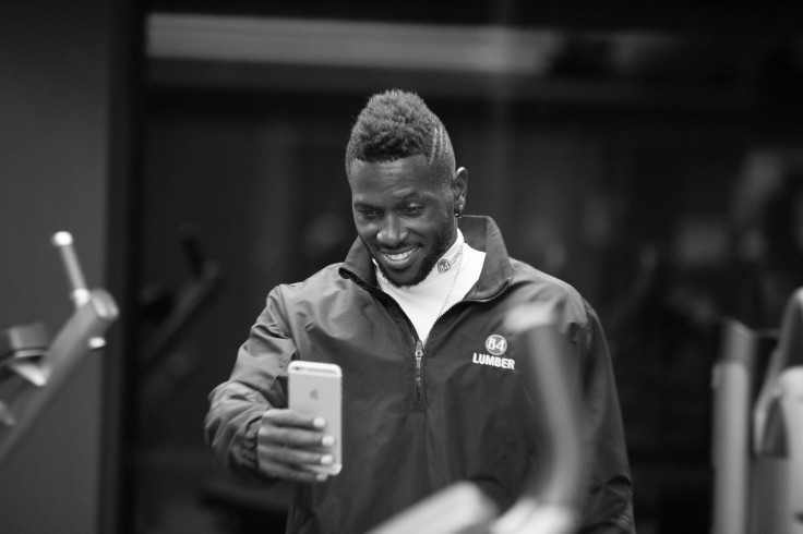 Antonio Brown Livestreams, Despite Being Wanted By The Police
