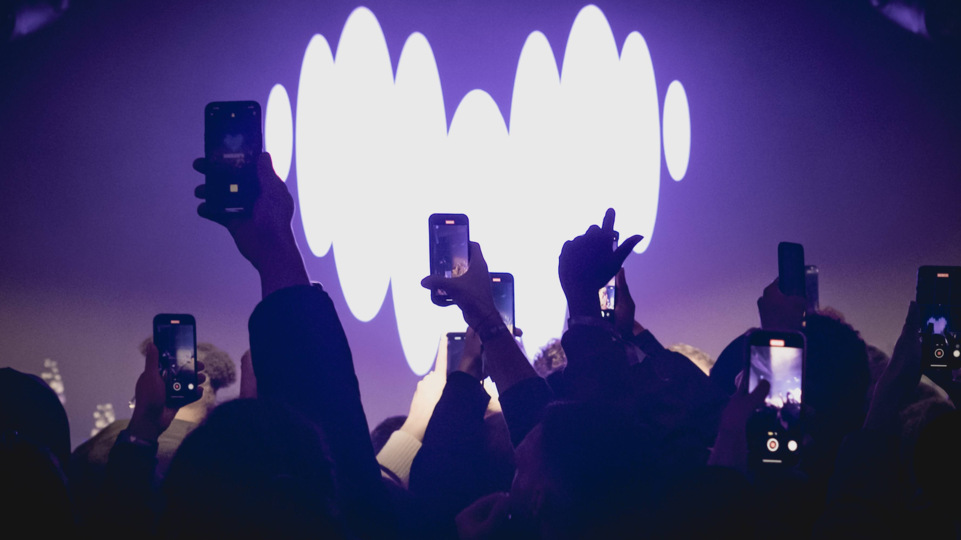 Deezer Becomes First to Use AI Music Tags; 18% of Tracks Now AI